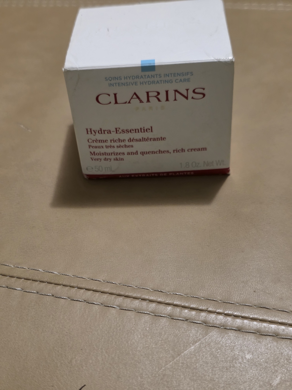 Clarins Hydra-Essentiel Moisturizing Rich Cream - White/Red - Picture 2 of 5